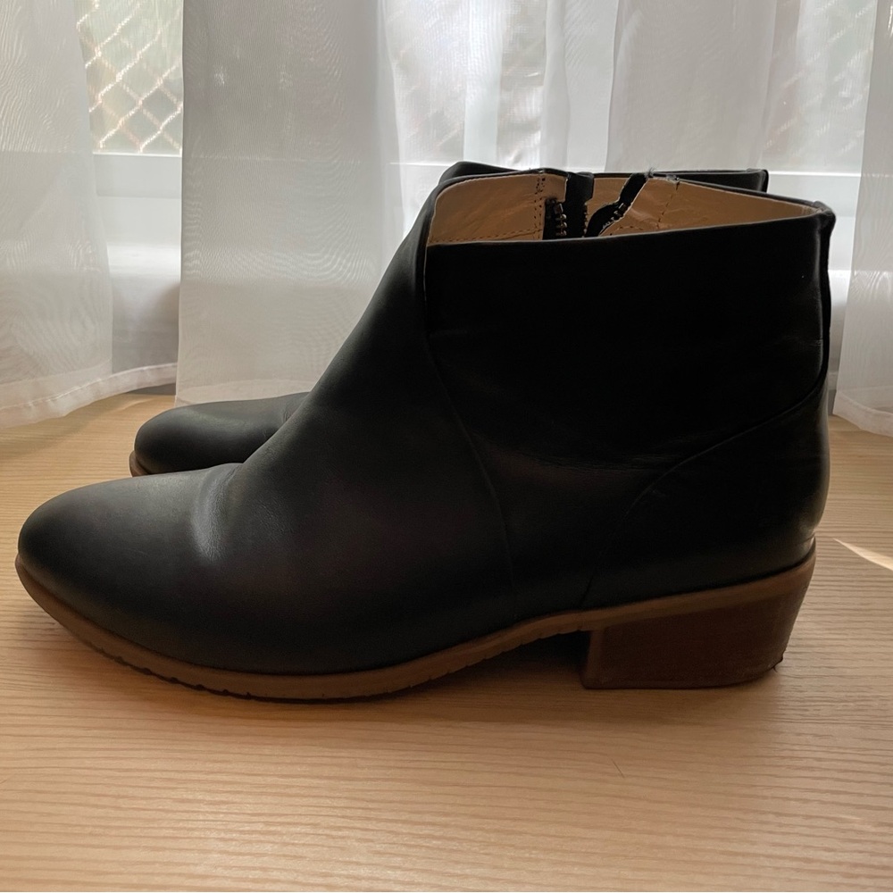 Hush Puppies Black Booties - size 8